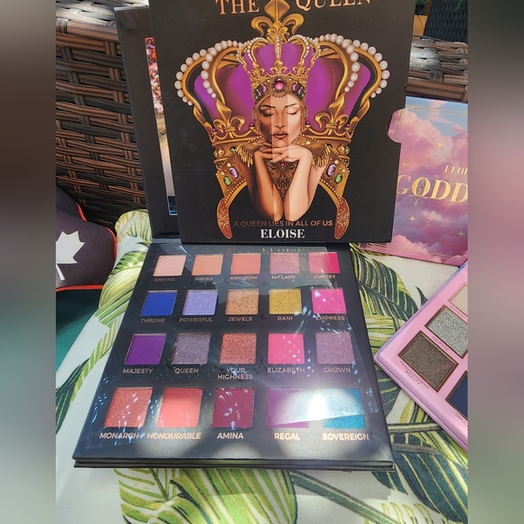👑 Eloise Beauty - The Queen Eyeshadow Palette 👑 - Picture 4 of 8